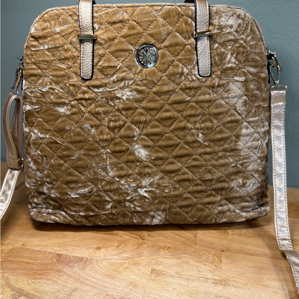 Quilted Metallic Gold Crossbody Bag - Picture 2 of 9